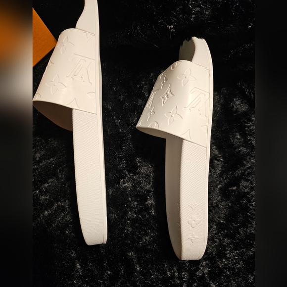Louis Vuitton White Waterfront Mules - Size 7 - Picture 5 of 7